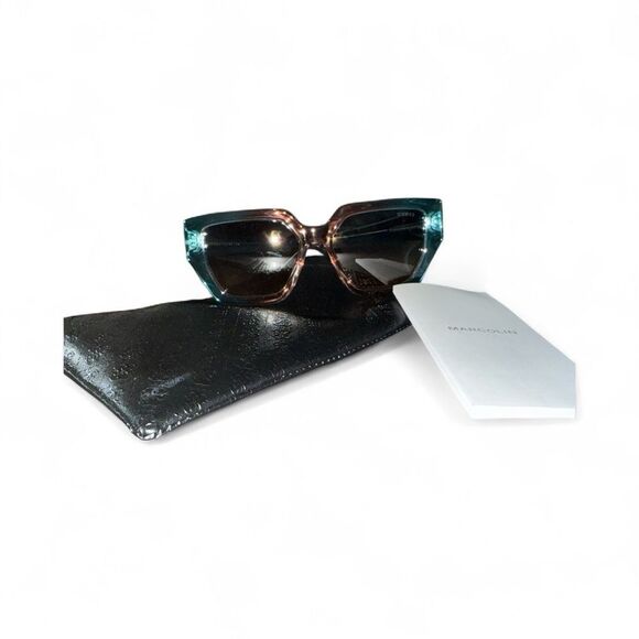 GUESS Stylish Blue and Pink Sunglasses - avconcontrols.com display picture 2